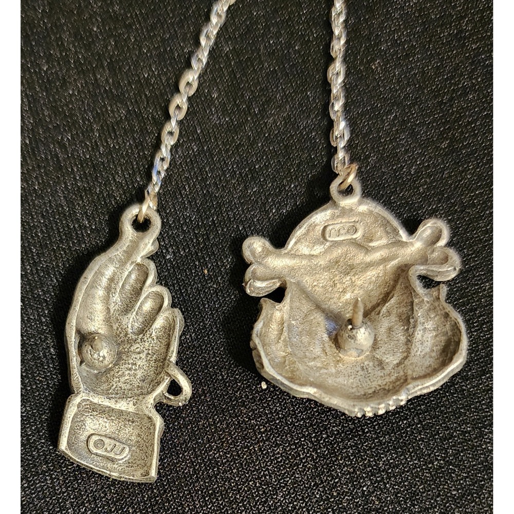 JJ Jonette Dog with Bone and Hand Leash Pewter Chain Brooch Pin Artifacts 1996 - Picture 5 of 6
